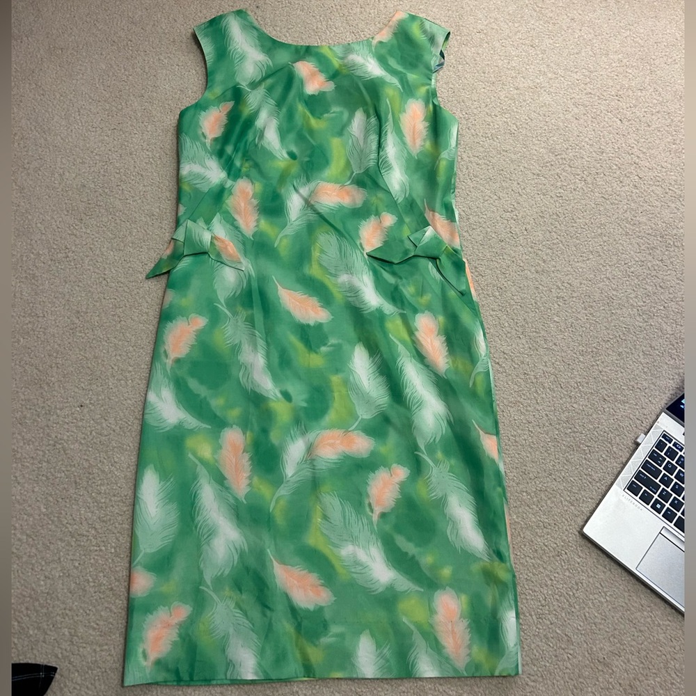 Vintage Ja-Na of Hawaii 100% Tetron Green and Peach Feather Print Midi Dress